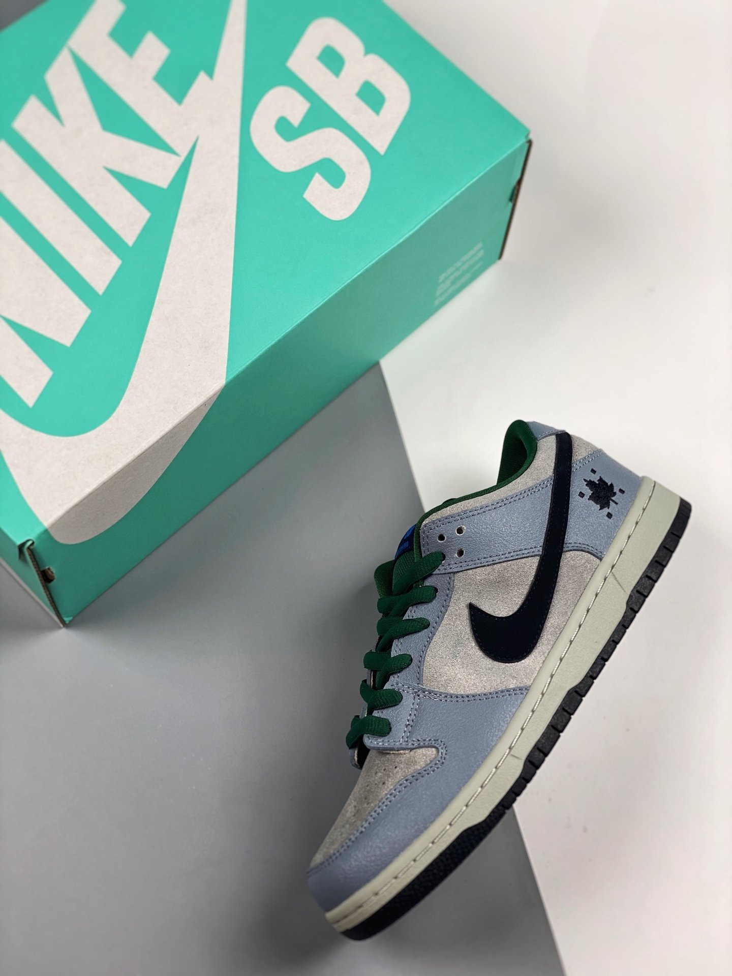 Nike SB Dunk Low Premium Maple Leaf Dove Grey Black-Gorge Green