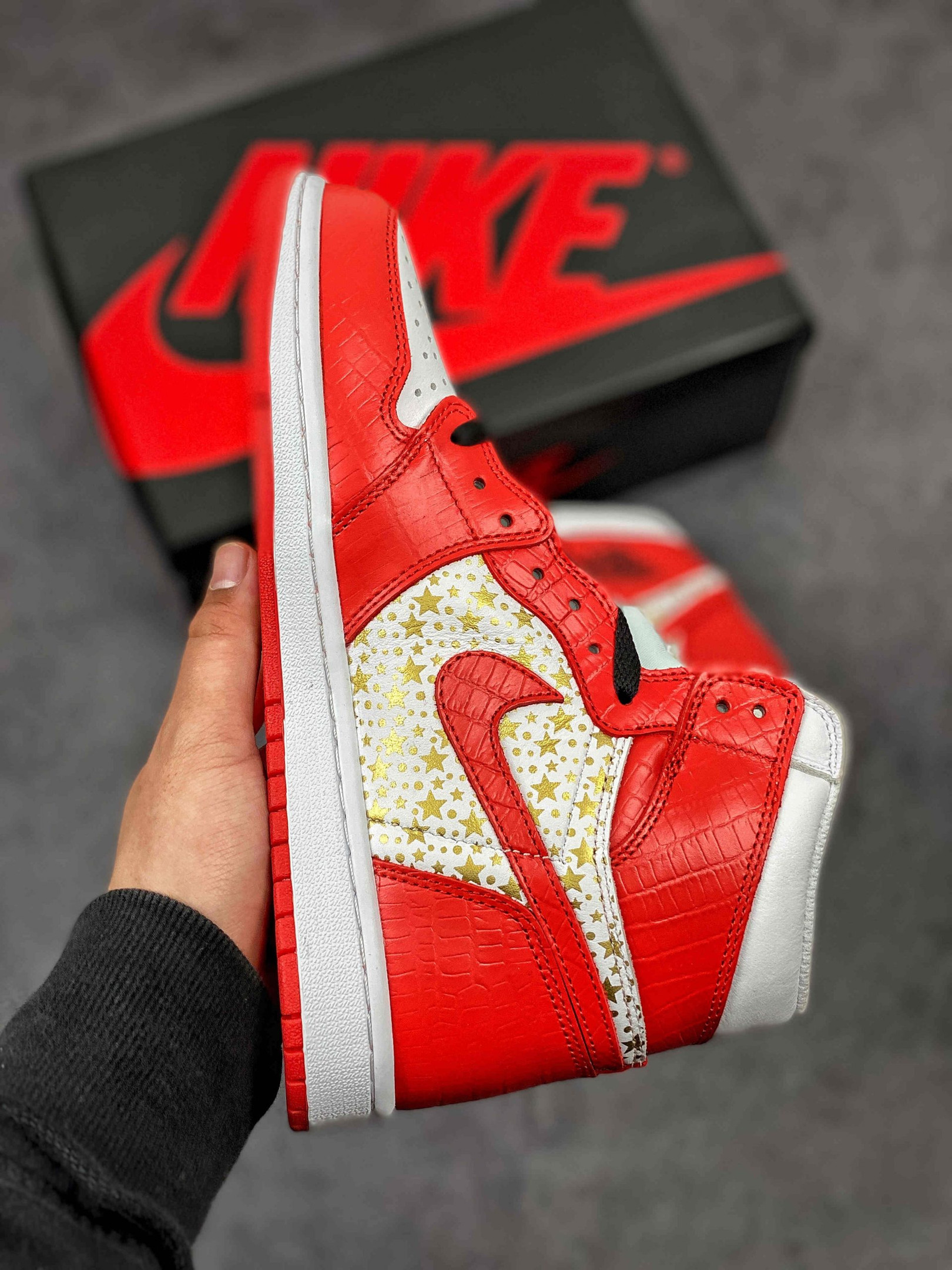 Supreme x Air Jordan 1 High Stars Varsity Red For Sale